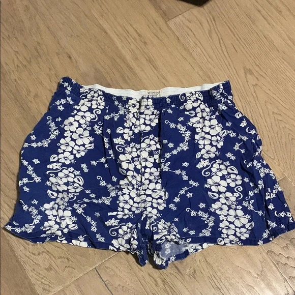 Blue and White Floral Boxers with Elastic Waistband Size Large - Picture 1 of 3